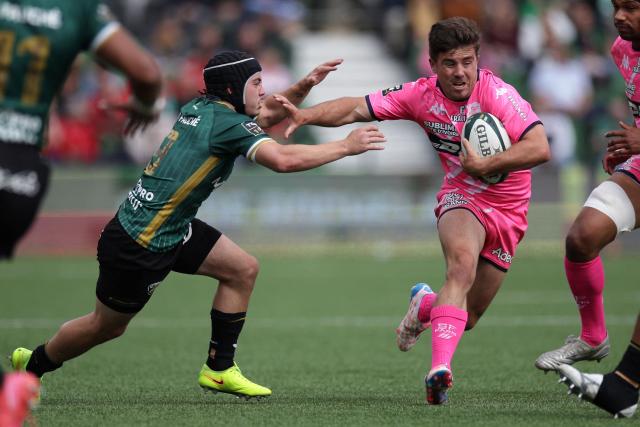 Stade Français' French fly-half Louis Carbonel (R) is tackled during the French Top 14 rugby union match between US Montauban and Stade Français at Stade Sapiac in Montauban, south-western France, on May 16, 2026. (Photo by Valentine CHAPUIS / AFP)