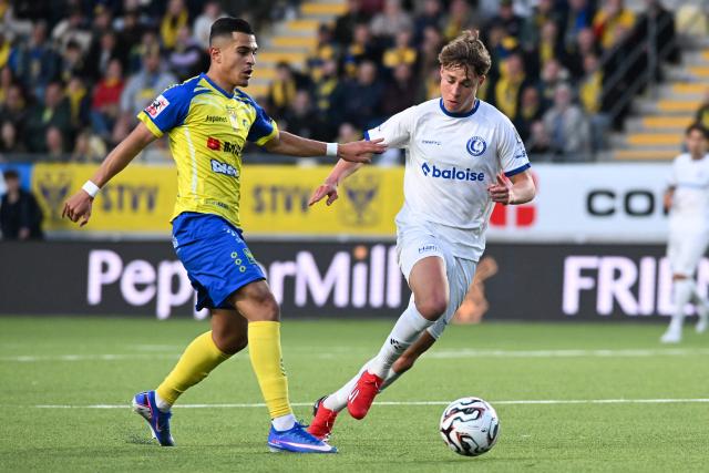 STVV's Moroccan forward #10 Ilias Sebaoui (L) and KAA Gent's Belgian midfielder #27 Tibe De Vlieger (R) fight for the ball during the Belgian Pro League Champions' play-off (day 8 out of 10) football match between Sint-Truiden VV and KAA Gent in Sint-Truiden on May 16, 2026. (Photo by JILL DELSAUX / Belga / AFP) / Belgium OUT