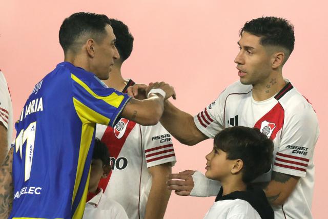 Rosario Central's forward #11 Angel Di Maria (L) greets River Plate's defender #29 Gonzalo Montiel during the Argentine Professional Football League Apertura tournament semifinal between River Plate and Rosario Central at MAS Monumental Stadium in Buenos Aires on May 16, 2026. (Photo by Alejandro PAGNI / AFP)