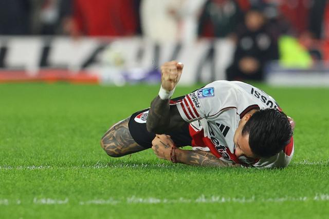 River Plate’s forward #09 Sebastiбn Driussi reacts during the Argentine Professional Football League Apertura tournament semifinal between River Plate and Rosario Central at MAS Monumental Stadium in Buenos Aires on May 16, 2026. (Photo by Alejandro PAGNI / AFP)