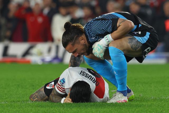 River Plate’s forward #09 Sebastian Driussi (L) reacts during the Argentine Professional Football League Apertura tournament semifinal between River Plate and Rosario Central at MAS Monumental Stadium in Buenos Aires on May 16, 2026. (Photo by Alejandro PAGNI / AFP)