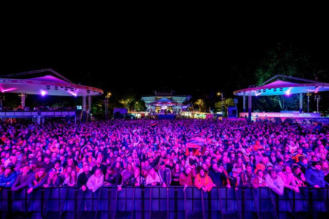 General view of spectators and fans gathering in the fan area to watch the final of the Eurovision Song Contest 2026 (ESC) outside the City Hall in Vienna, Austria; on May 16, 2026. (Photo by MAX SLOVENCIK / APA / AFP) / Austria OUT