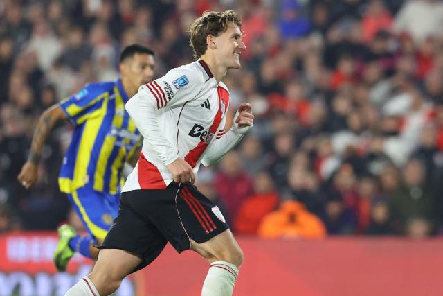 River Plate's forward #11 Facundo Colidio celebrates after scoring his team first goal during the Argentine Professional Football League Apertura tournament semifinal between River Plate and Rosario Central at MAS Monumental Stadium in Buenos Aires on May 16, 2026. (Photo by Alejandro PAGNI / AFP)