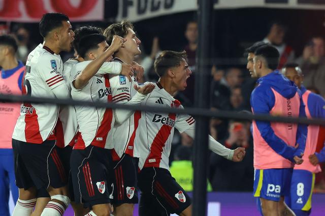 River Plate's forward #11 Facundo Colidio (C) celebrates after scoring his team first goal with teammates during the Argentine Professional Football League Apertura tournament semifinal between River Plate and Rosario Central at MAS Monumental Stadium in Buenos Aires on May 16, 2026. (Photo by Alejandro PAGNI / AFP)