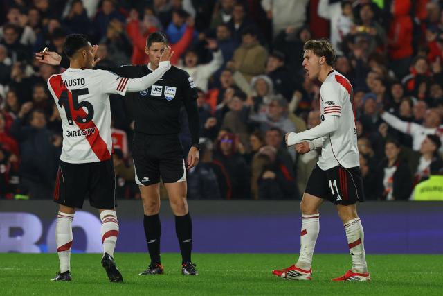 River Plate's forward #11 Facundo Colidio (R) celebrates after scoring his team first goal with midfielder #15 Fausto Vera during the Argentine Professional Football League Apertura tournament semifinal between River Plate and Rosario Central at MAS Monumental Stadium in Buenos Aires on May 16, 2026. (Photo by Alejandro PAGNI / AFP)