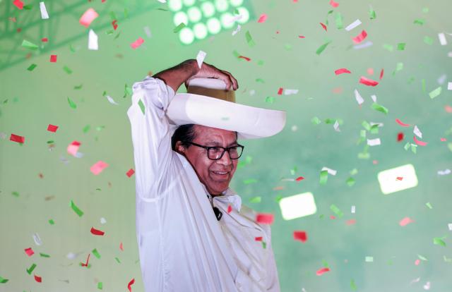 Peru's presidential candidate Roberto Sanchez, of the Juntos por el Peru party, gestures to supporters during a campaign rally in Lima on May 16, 2026. Left-wing candidate Roberto Sanchez has qualified for the runoff of Peru's presidential election and will face right-wing candidate Keiko Fujimori in June 7. (Photo by Connie FRANCE / AFP)