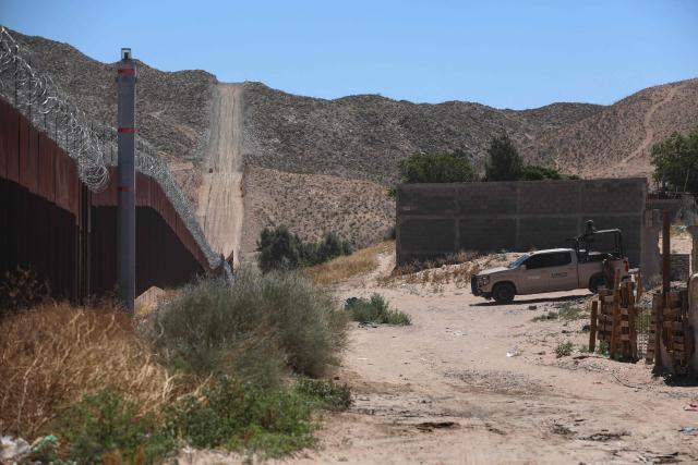 Mexican Army soldiers stand guard at the Mexico-US border during an operation to demolish unauthorized dwellings next to the border wall in Puerto Anapra neighborhood, Ciudad Juarez, Chihuahua state, Mexico on May 16, 2026. (Photo by Herika Martinez / AFP)