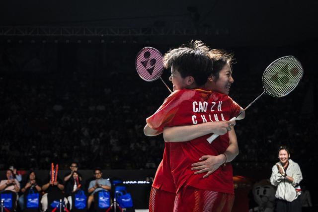 China's Bao Lijing (R) and China's Cao Zihan celebrate the match point against Japan's Kie Nakanishi and Japan's Rin Iwanaga during their women's doubles final match at the Thailand Open badminton tournament in Bangkok on May 17, 2026. (Photo by chanakarn LAOSARAKHAM / AFP)