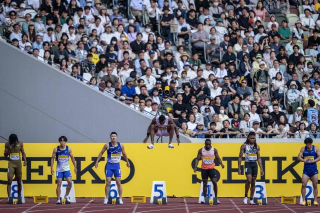 US' Noah Lyles (C) prepares to compete in the men's 100m final during the Golden Grand Prix athletics at the National Stadium in Tokyo on May 17, 2026. (Photo by Yuichi YAMAZAKI / AFP)