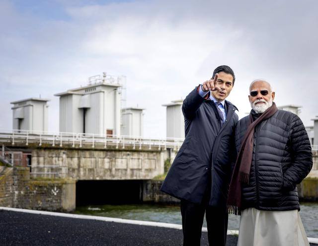 Prime Minister Rob Jetten and Indian Prime Minister Narendra Modi (R) visit a pumping station on the dam Afsluitdijk, in Den Oever, on May 17, 2026. (Photo by Koen van Weel / ANP / AFP) / Netherlands OUT