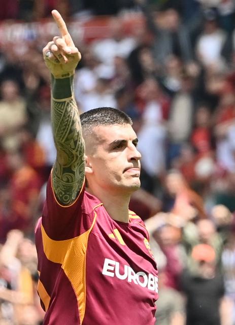 Roma's Italian defender #23 Gianluca Mancini celebrates scoring his team's first goal during the Italian Serie A football match between Roma and Lazio at Olympic stadium in Rome on May 17, 2026. (Photo by Isabella BONOTTO / AFP)