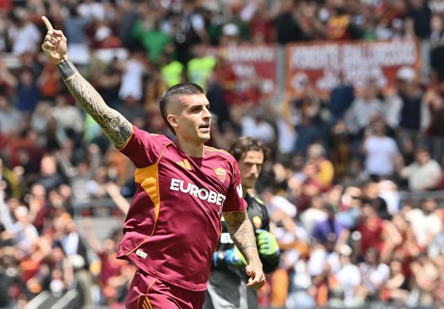 Roma's Italian defender #23 Gianluca Mancini celebrates scoring his team's first goal during the Italian Serie A football match between Roma and Lazio at Olympic stadium in Rome on May 17, 2026. (Photo by Isabella BONOTTO / AFP)
