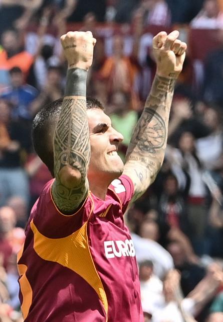 Roma's Italian defender #23 Gianluca Mancini celebrates scoring his team's first goal during the Italian Serie A football match between Roma and Lazio at Olympic stadium in Rome on May 17, 2026. (Photo by Isabella BONOTTO / AFP)