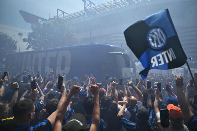 Inter Milan's supporters cheer during the arrival of the bus transporting players before the Italian Serie A football match between Inter Milan and Hellas Verona at San Siro stadium in Milan, on May 17, 2026. (Photo by Marco BERTORELLO / AFP)