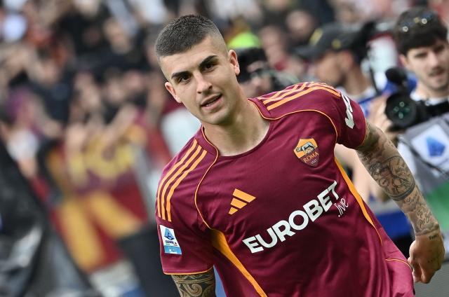 Roma's Italian defender #23 Gianluca Mancini celebrates scoring his team's second goal during the Italian Serie A football match between Roma and Lazio at Olympic stadium in Rome on May 17, 2026. (Photo by Isabella BONOTTO / AFP)