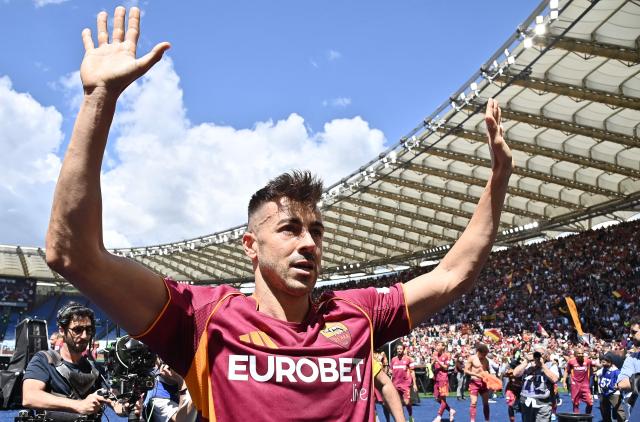 Roma's Italian forward #92 Stephan El Shaarawy celebrates after winning the Italian Serie A football match between Roma and Lazio at Olympic stadium in Rome on May 17, 2026. (Photo by Isabella BONOTTO / AFP)