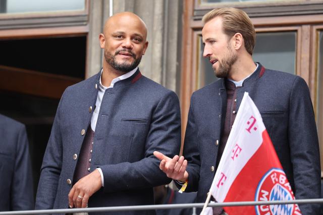 Bayern Munich's Belgian head coach Vincent Kompany talks to Bayern Munich's English forward #09 Harry Kane as Bayern Munich's players celebrate their 35th Bundesliga championship title at the City Hall at Marienplatz in Munich, southern Germany, on May 17, 2026. (Photo by Alexandra BEIER / AFP)