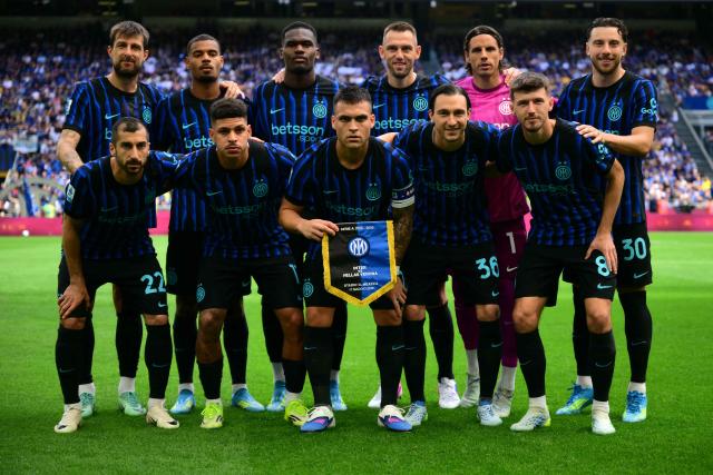 Inter Milan's team players pose before the Italian Serie A football match between Inter Milan and Hellas Verona at San Siro stadium in Milan, on May 17, 2026. (Photo by Marco BERTORELLO / AFP)