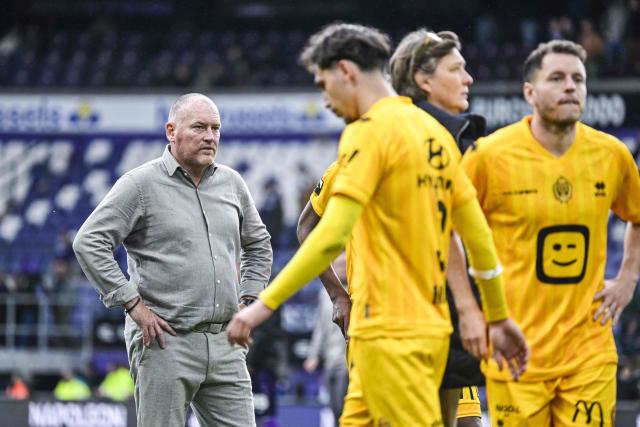 Mechelen's head coach Frederic Fred Vanderbiest (L) reacts after the Belgian "Pro League" Champions' play-off (day 8 out of 10) football match between RSCA Anderlecht and KV Mechelen at the Stade Constant Vanden Stock, in Brussels on May 17, 2026. (Photo by Tom Goyvaerts / BELGA / AFP) / Belgium OUT