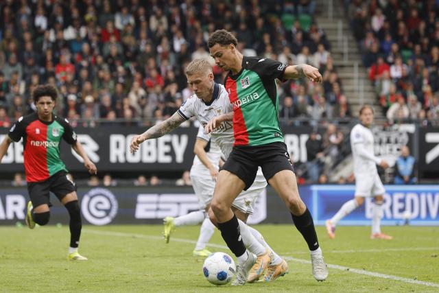 NEC Nijmegen's defender from Curacao Deveron Fonville (R) and Go Ahead Eagles' Swedish forward Victor Edvardsen fight for the ball during the Dutch Eredivisie football match between NEC Nijmegen and Go Ahead Eagles at Goffert stadium in Nijmegen on May 17, 2026. (Photo by Bart Stoutjesdijk / ANP / AFP) / Netherlands OUT