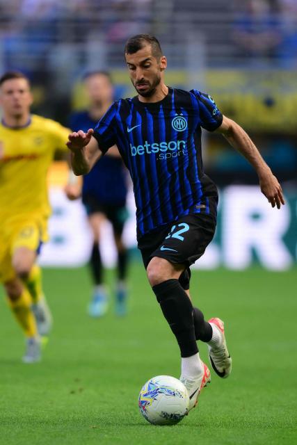 Inter Milan's Armenian forward #22 Henrikh Mkhitaryan controls the ball during the Italian Serie A football match between Inter Milan and Hellas Verona at San Siro stadium in Milan, on May 17, 2026. (Photo by Marco BERTORELLO / AFP)