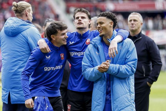 FC Twente players react at the end of the Dutch Eredivisie football match between PSV Eindhoven and FC Twente at the Philips Stadium in Eindhoven on May 17, 2026 . (Photo by Bas Czerwinski / ANP / AFP) / Netherlands OUT
