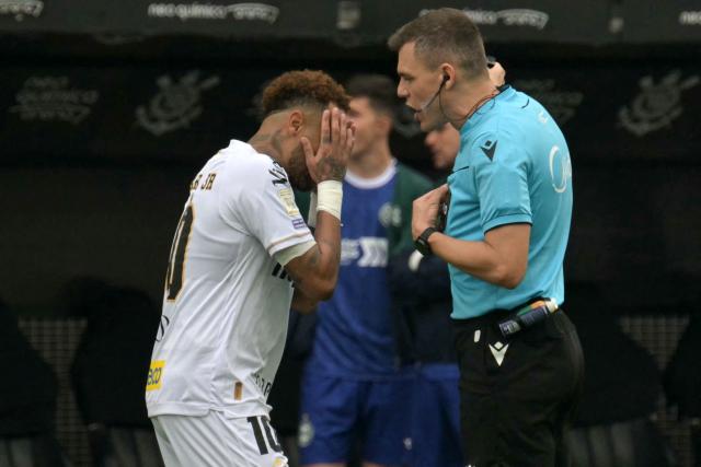 Santos' forward #10 Neymar reacts in front of Brazilian referee Paulo Zanovelli during the Brazilian league football match between Santos and Coritiba at the Neo Quimica Arena in Sao Paulo, Brazil, on May 17, 2026. (Photo by NELSON ALMEIDA / AFP)