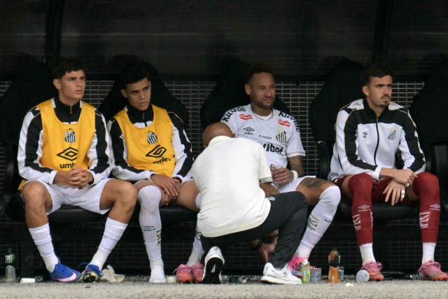 Santos' forward #10 Neymar (2nd R) receives medical attention on the bench after being substituted during the Brazilian league football match between Santos and Coritiba at the Neo Quimica Arena in Sao Paulo, Brazil, on May 17, 2026. (Photo by NELSON ALMEIDA / AFP)