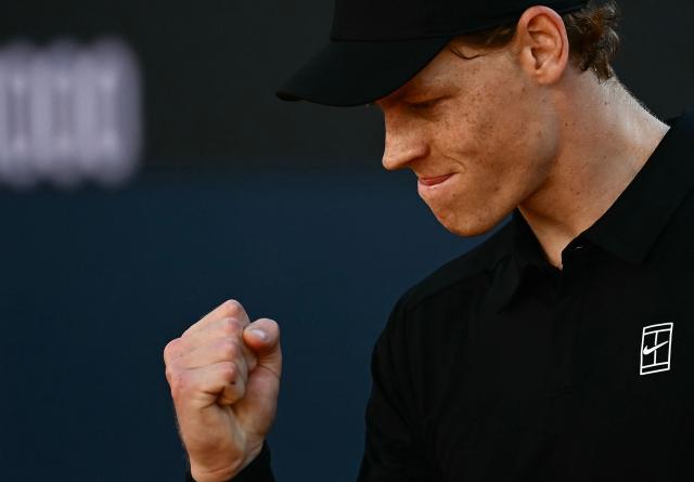 Italy's Jannik Sinner celebrates a point against Norway's Casper Ruud during the men's final of the ATP Rome Open tennis tournament at Foro Italico in Rome on May 17, 2026. (Photo by Filippo MONTEFORTE / AFP)