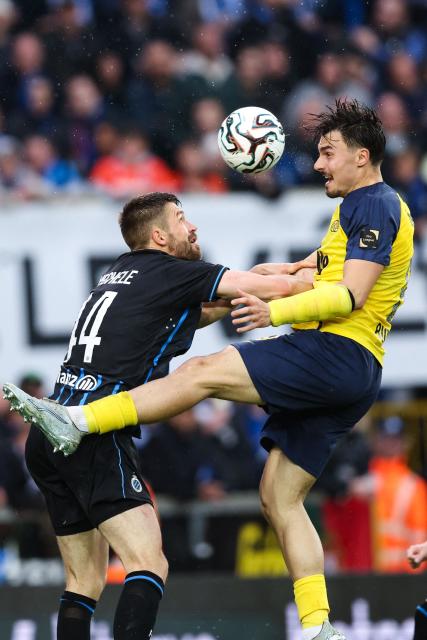 Club's Brandon Mechele (L) and Union's Mateo Biondic fight for the ball during the Belgian "Pro League" First Division football match between Club Brugge KV and Union Saint-Gilloise (USG - Saint Gilles) at the Jan Breydel Stadium in Bruges on May 17, 2026. (Photo by BRUNO FAHY / BELGA / AFP) / Belgium OUT
