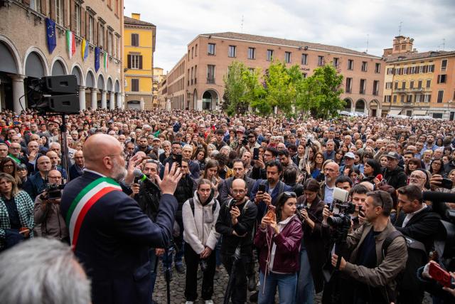 The mayor of Modena, Massimo Mezzetti, addresses redidents at Piazza Grande in the center of Modena a day after a man drove his car into pedestrians injuring eight people, on May 17, 2026. Italian Prime Minister Giorgia Meloni visited people wounded by a driver with a history of mental health problems who ran over several pedestrians in the center of Modena, Northern Italy. The driver, a 31-year-old Italian man of Moroccan heritage, hit several people before crashing into a shop window, colliding head-on with a woman. (Photo by Federico SCOPPA / AFP)