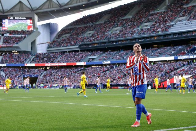Atletico Madrid's French forward #07 Antoine Griezmann acknowledges fans during the Spanish league football match between Club Atletico de Madrid and Girona FC at the Metroplitano stadium in Madrid on May 17, 2026. (Photo by Oscar DEL POZO / AFP)