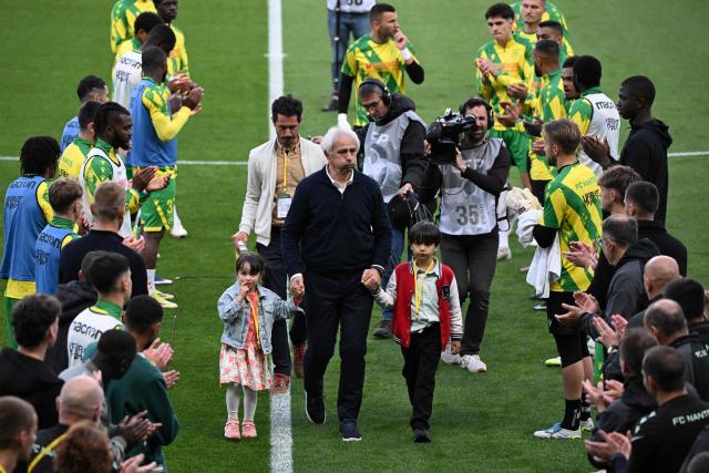 Nantes' Bosnian head coach Vahid Halilhodzic (C) attends a career tribute ceremony ahead of the French L1 football match between FC Nantes and Toulouse FC at the Stade de la Beaujoire–Louis Fonteneau in Nantes, western France, on May 17, 2026. (Photo by Sebastien Salom-Gomis / AFP)