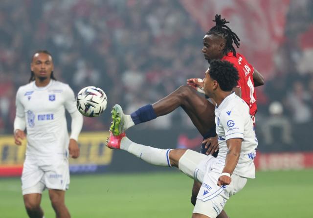 Lille's Congolese midfielder #17 Ngal'Ayel Mukau (Rear R) and Auxerre's Cameroonian forward #19 Danny Namaso fight for the ball during the French L1 football match between Lille LOSC and AJ Auxerre at the Stade Pierre-Mauroy in Villeneuve-d'Ascq, northern France, on May 17, 2026. (Photo by Francois LO PRESTI / AFP)