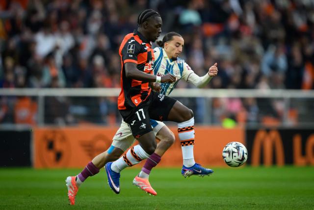 Lorient's French midfielder #17 Jean-Victor Makengo (L) fights for the ball with Le Havre's Moroccan midfielder #08 Yassine Kechta during the French L1 football match between FC Lorient and Le Havre Athletic Club at Yves-Allainmat stadium in Lorient, western France on May 17, 2026. (Photo by Loic VENANCE / AFP)