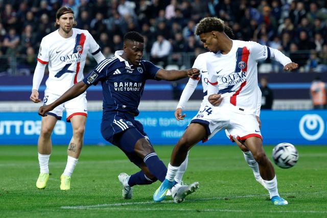 Paris FC's Zimbabwean midfielder #18 Marshall Munetsi (C) and Paris Saint-Germain's French defender #54 Dimitri Lucea (R) fight for the ball during the French L1 football match between Paris FC and Paris Saint-Germain (PSG) at the Stade Jean-Bouin in Paris on May 17, 2026. (Photo by Kenzo TRIBOUILLARD / AFP)