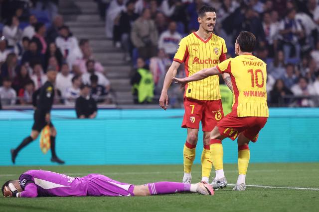 Lens' French forward #07 Florian Sotoca (2nd R) celebrates with Lens' French forward #10 Florian Thauvin after scoring his team's third goal during the French L1 football match between Olympique Lyonnais (OL) and RC Lens at the Groupama Stadium in Decines-Charpieu, central-eastern France, on May 17, 2026. (Photo by Alex MARTIN / AFP)