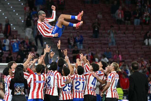 Atletico Madrid's French forward #07 Antoine Griezmann is tossed in the air by teammates during a farewell ceremony after the Spanish league football match between Club Atletico de Madrid and Girona FC at the Metroplitano stadium in Madrid on May 17, 2026. French forward Antoine Griezmann received a warm goodbye from the club's supporters today. Atletico's all-time top goalscorer will head to the United States to play for MLS side Orlando City. (Photo by Javier SORIANO / AFP)