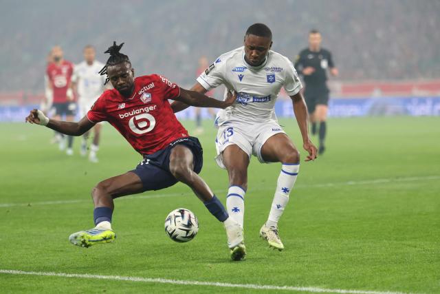 Lille's Congolese midfielder #17 Ngal'Ayel Mukau(L) and Auxerre's French defender #13 Telli Siwe fight for the ball during the French L1 football match between Lille LOSC and AJ Auxerre at the Stade Pierre-Mauroy in Villeneuve-d'Ascq, northern France, on May 17, 2026. (Photo by Francois LO PRESTI / AFP)
