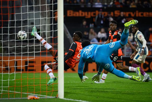 Lorient's Senegalese defender #25 Abdoulaye Faye (L) scores an own goal after a shot by Le Havre's Moroccan midfielder #17 Sofiane Boufal (not pictured) during the French L1 football match between FC Lorient and Le Havre AC at the Stade du Moustoir in Lorient, western France, on May 17, 2026. (Photo by Loic VENANCE / AFP)
