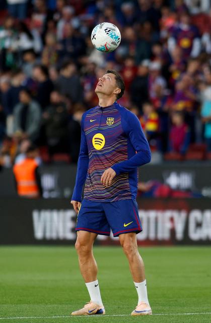 Barcelona's Polish forward #09 Robert Lewandowski warms up before the Spanish league football match between FC Barcelona and Real Betis at the Camp Nou Stadium in Barcelona on May 17, 2026. (Photo by JAIME REINA / AFP)