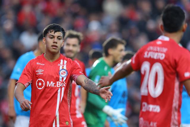 Argentinos Juniors' forward #48 Facundo Jainikoski (L) high-fives teammate defender #20 Sebastian Prieto during the Argentine Professional Football League Apertura tournament semifinal match between Argentinos Juniors and Belgrano at the Diego Armando Maradona stadium in Buenos Aires on May 17, 2026. (Photo by Alejandro PAGNI / AFP)