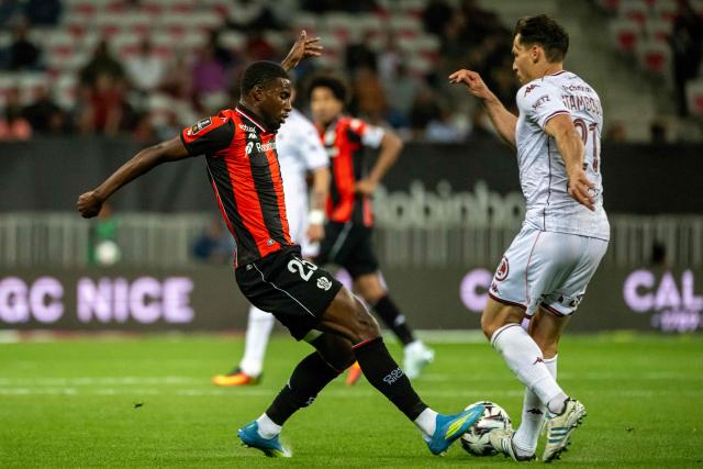 Nice's French forward #25 Mohamed-Ali Cho vies with Metz's French midfielder #21 Benjamin Stambouli during the French L1 football match between OGC Nice and FC Metz at the Allianz Riviera Stadium in Nice, south-eastern France, on May 17, 2026.  (Photo by MIGUEL MEDINA / AFP)