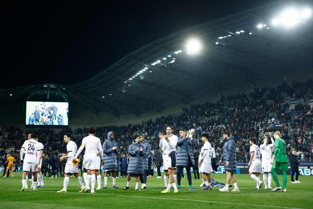Paris Saint-Germain's players acknowledge the supporters at the end of the French L1 football match between Paris FC and Paris Saint-Germain (PSG) at the Stade Jean-Bouin in Paris on May 17, 2026. (Photo by Kenzo TRIBOUILLARD / AFP)