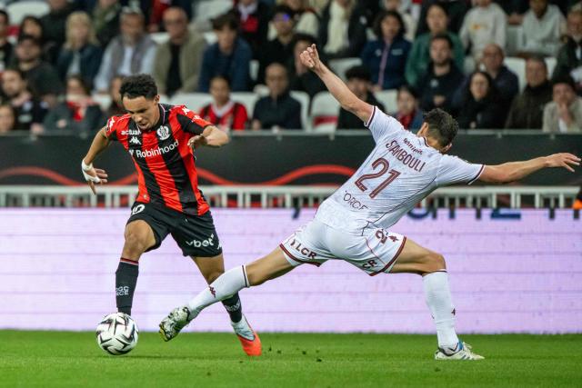 Nice's Moroccan forward #10 Sofiane Diop (L) challenges Metz's French midfielder #21 Benjamin Stambouli during the French L1 football match between OGC Nice and FC Metz at the Allianz Riviera Stadium in Nice, south-eastern France, on May 17, 2026.  (Photo by MIGUEL MEDINA / AFP)