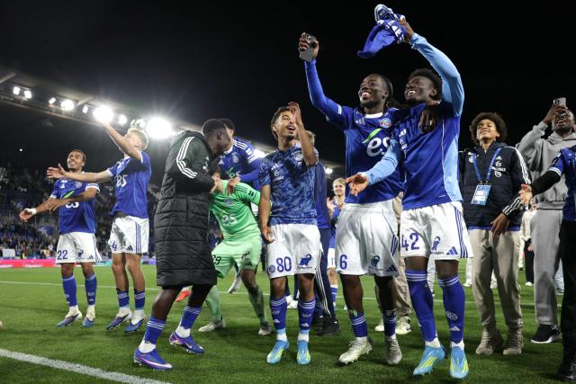 Strasbourg’s players celebrate their team’s victory at the end of the French L1 football match between RC Strasbourg Alsace and AS Monaco at the Stade de la Meinau, in Strasbourg, eastern France, on May 17, 2026. (Photo by ROMEO BOETZLE / AFP)