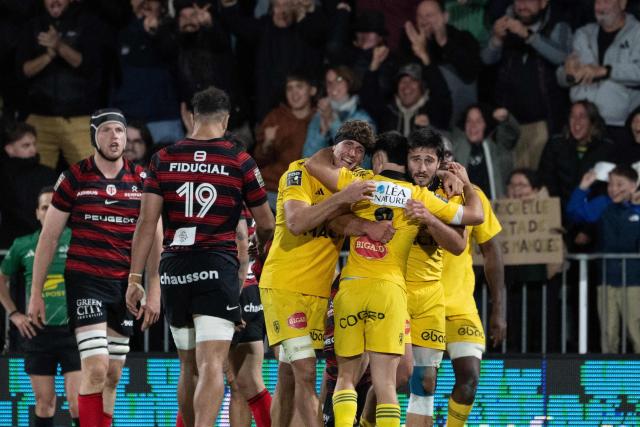 La Rochelle's players celebrate during the French Top14 rugby union match between Stade Rochelais (La Rochelle) and Toulouse at The Marcel-Deflandre Stadium in La Rochelle, western France on May 17, 2026. (Photo by XAVIER LEOTY / AFP)