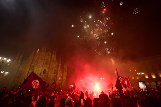 Inter Milan's supporters celebrate their 21st scudetto (Italian Championship victory) at Piazza Duomo, in Milan on May 17, 2026. (Photo by PIERO CRUCIATTI / AFP)