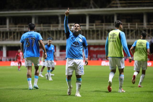 Belgrano's forward #22 Nicolas Fernandez celebrates after scoring a late equalising goal to force extra-time during the Argentine Professional Football League Apertura tournament semifinal match between Argentinos Juniors and Belgrano at the Diego Armando Maradona stadium in Buenos Aires on May 17, 2026. (Photo by Alejandro PAGNI / AFP)