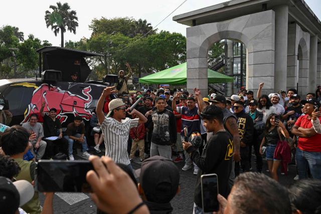 Guatemalan freestylers take part in a battle in the surroundings of Constitution Square in Guatemala City on May 17, 2026. (Photo by JOHAN ORDONEZ / AFP)